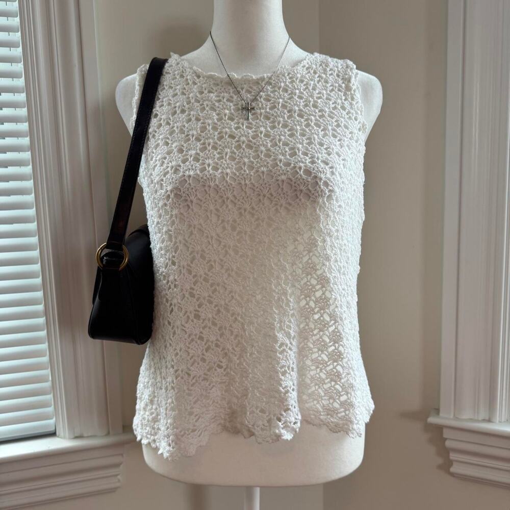 Lord & taylor white lace tank top with scalloped edges